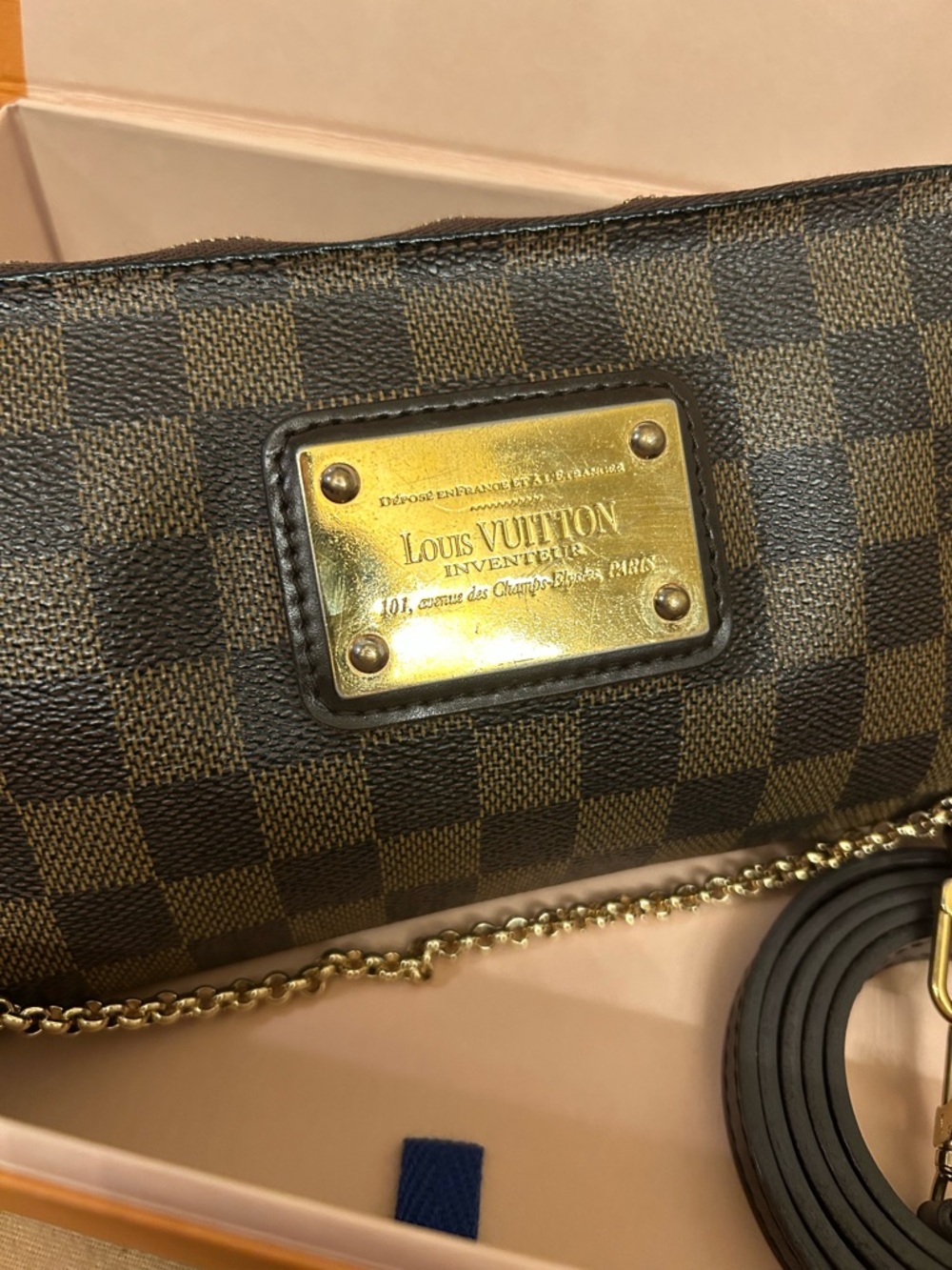 Louis Vuitton Damier Crossbag - Picture 4 of 16